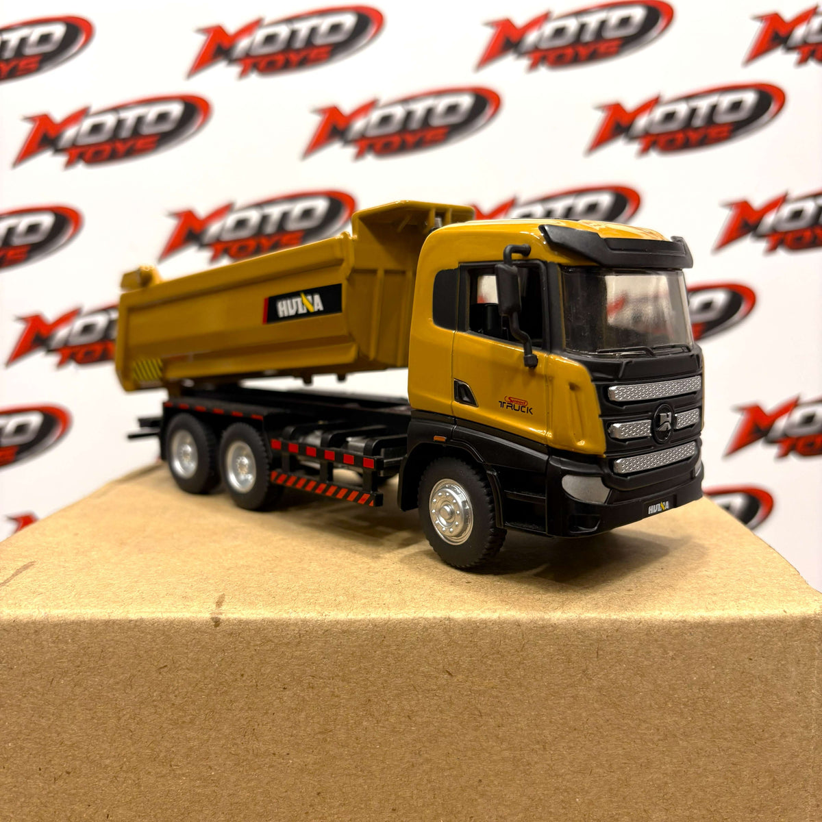 Heavy Duty Dump Truck Die-Cast Model